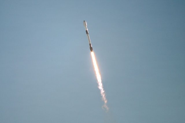 Falcon 9 carrying 27 Starlink satellites rising over Vandenberg
